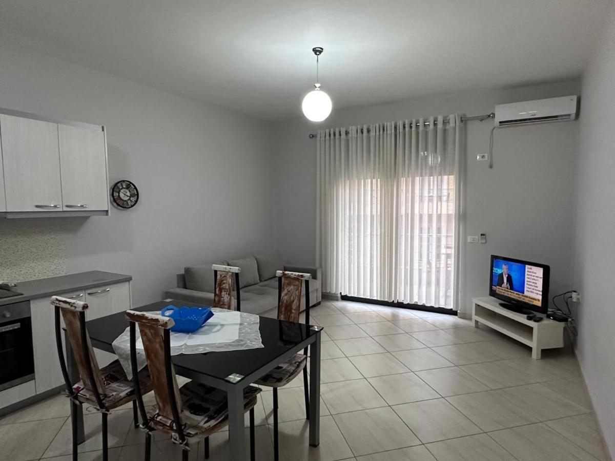 Payo Apartments Sarandë Esterno foto