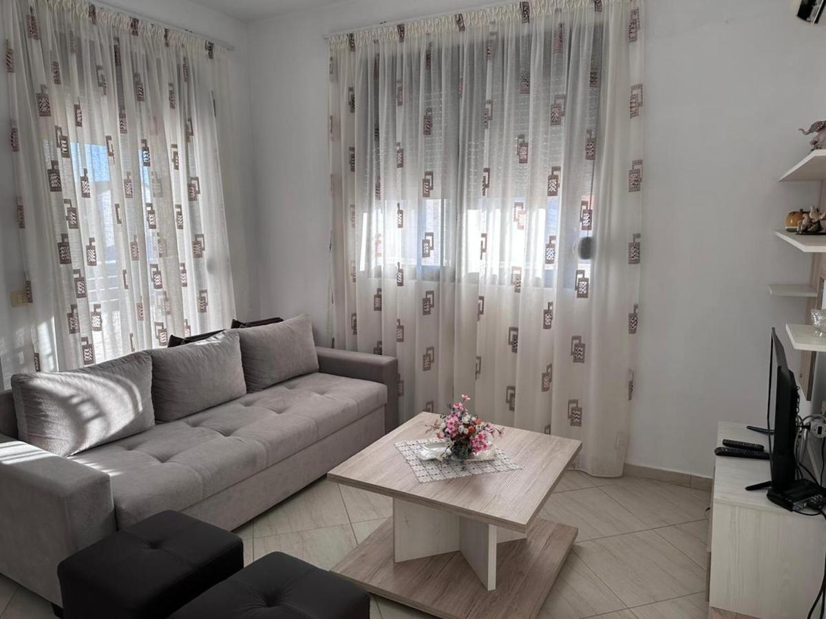 Payo Apartments Sarandë Esterno foto